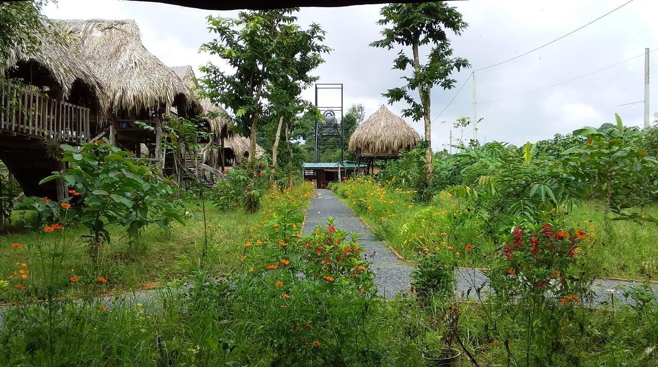 Sunny Field Eco Stilt House Villa Cat Tien Exterior foto
