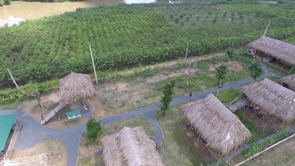 Sunny Field Eco Stilt House Villa Cat Tien Exterior foto